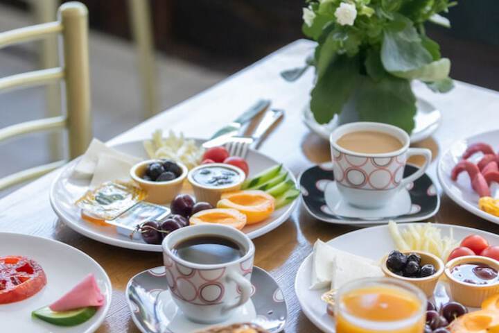 Breakfast/Coffee Service 120 of 132
