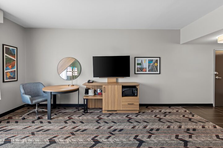 Room 32 of 53