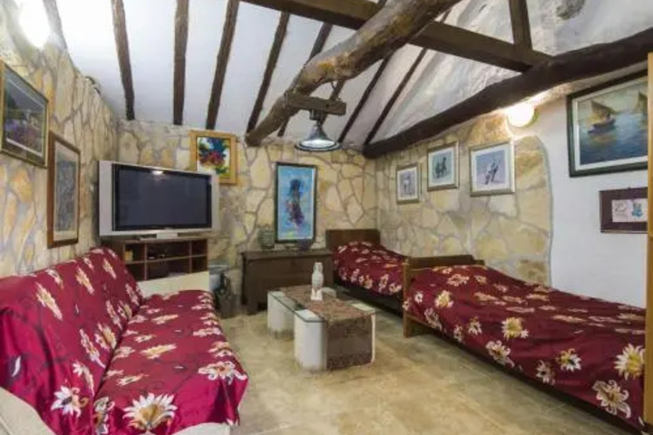 Room 2 of 24