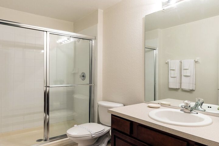 Room 320 of 710