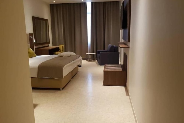 Room 10 of 31