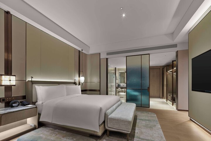 Room 7 of 90