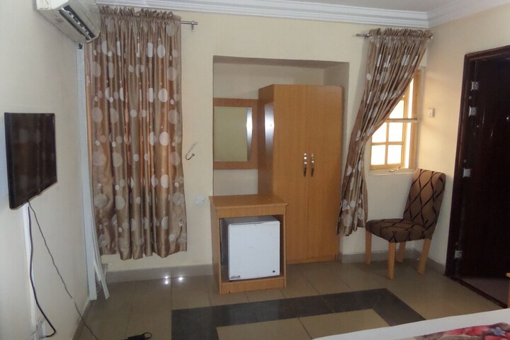 Room 7 of 14