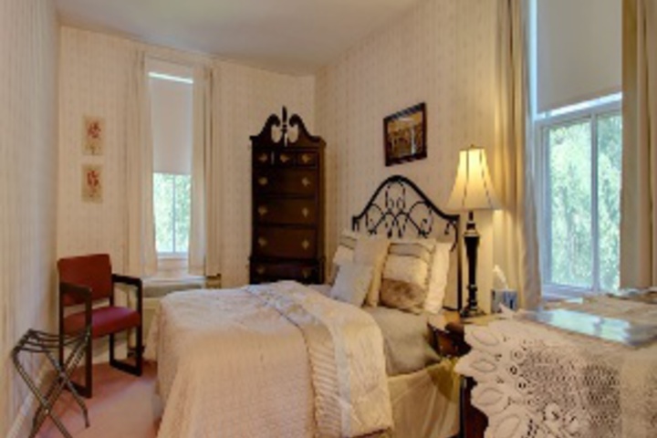 Room 285 of 408
