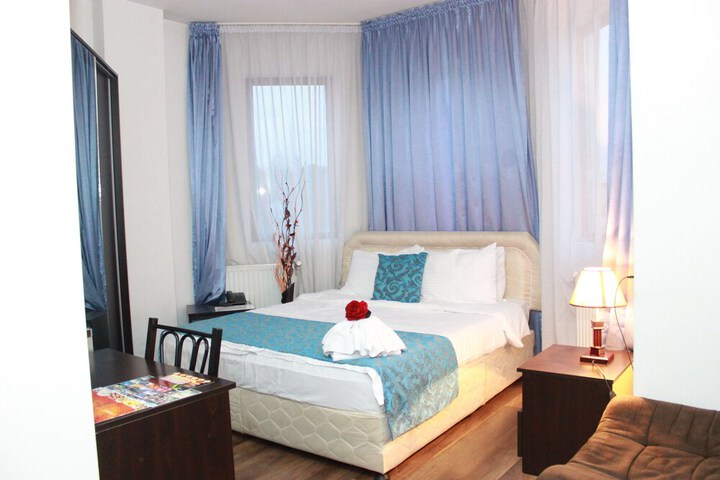 Room 25 of 66