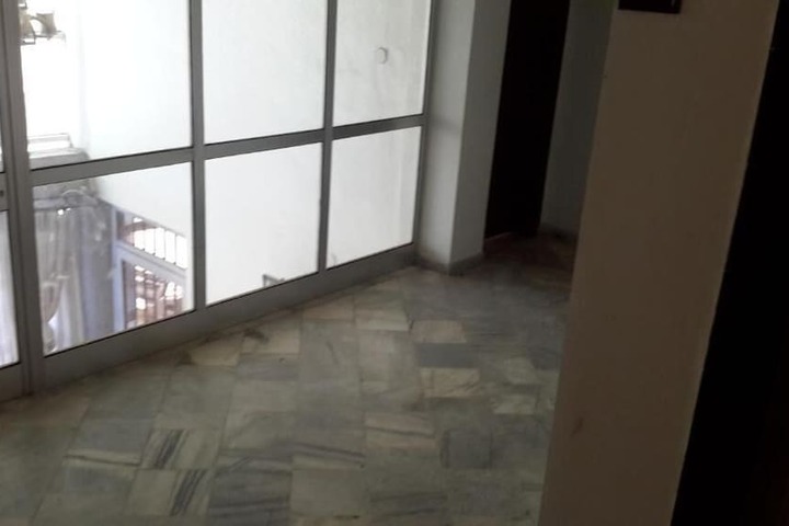 Room 10 of 16