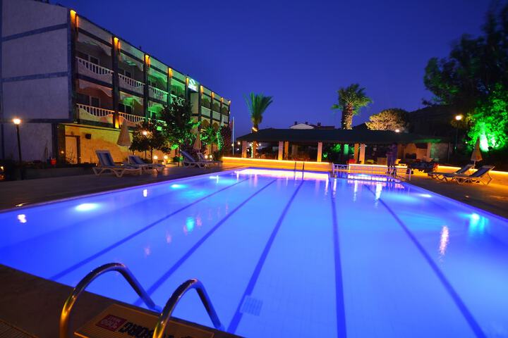 Pools & Facilities