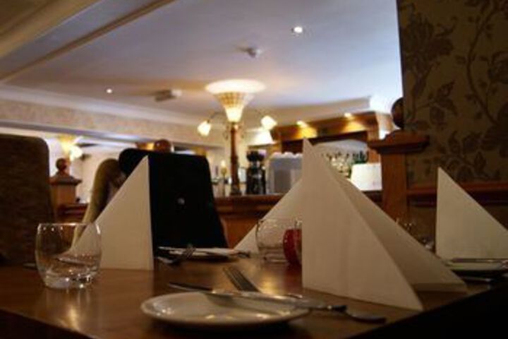 Dining 7 of 19