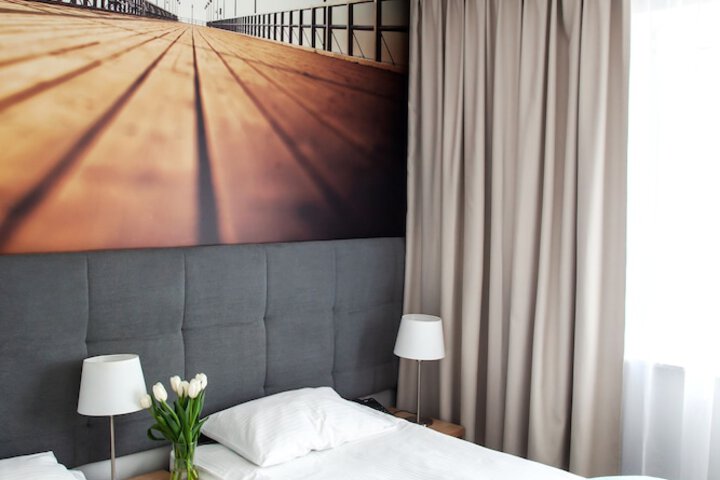 Room 6 of 34