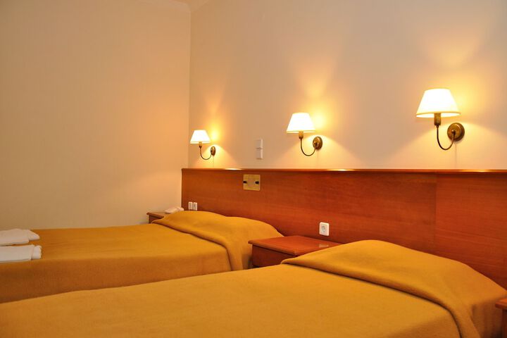 Room 9 of 38