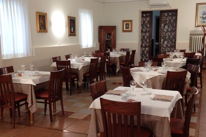 Dining 14 of 15