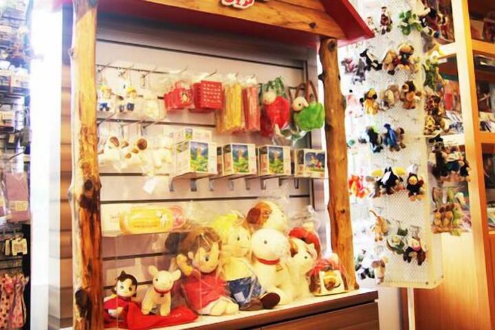 Gift Shop 18 of 35