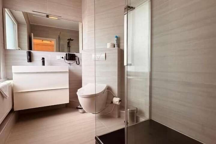 Room 4 of 4