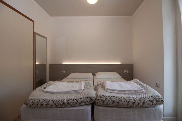 Room 6 of 46