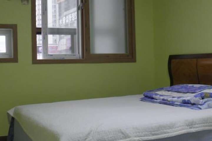 Room 8 of 24