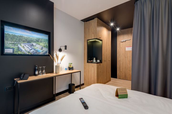Room 8 of 95