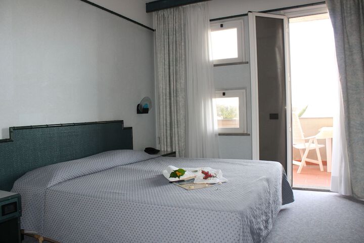 Room 3 of 10