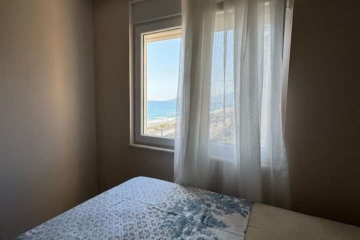Room 13 of 40