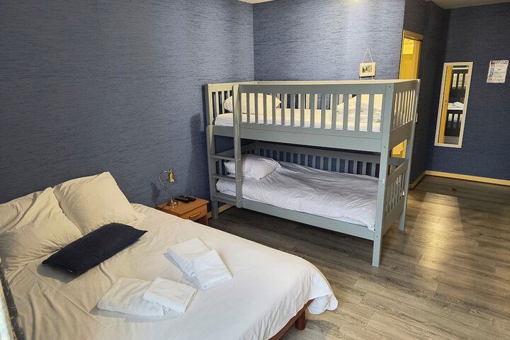 Room 5 of 17