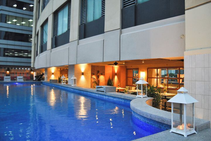 Hotel Pool