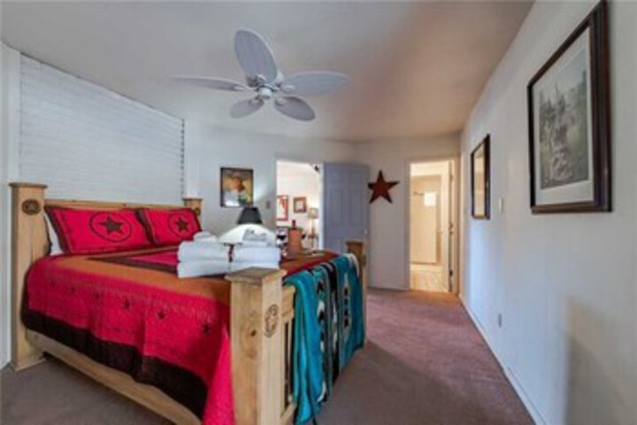 Room 25 of 28