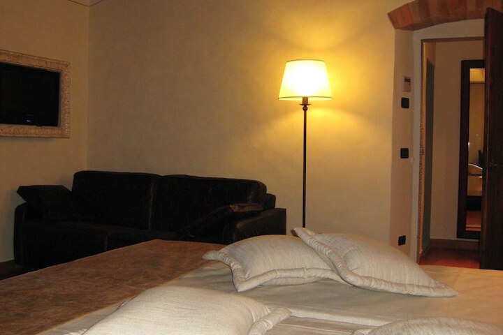 Room 17 of 39