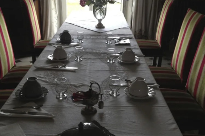 Dining 16 of 17