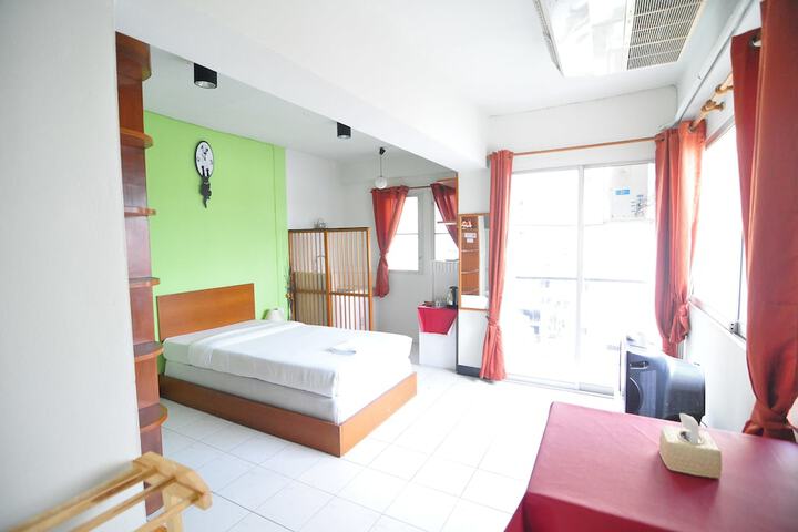 Room 5 of 9