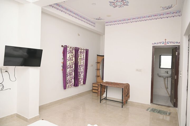 Room 8 of 15