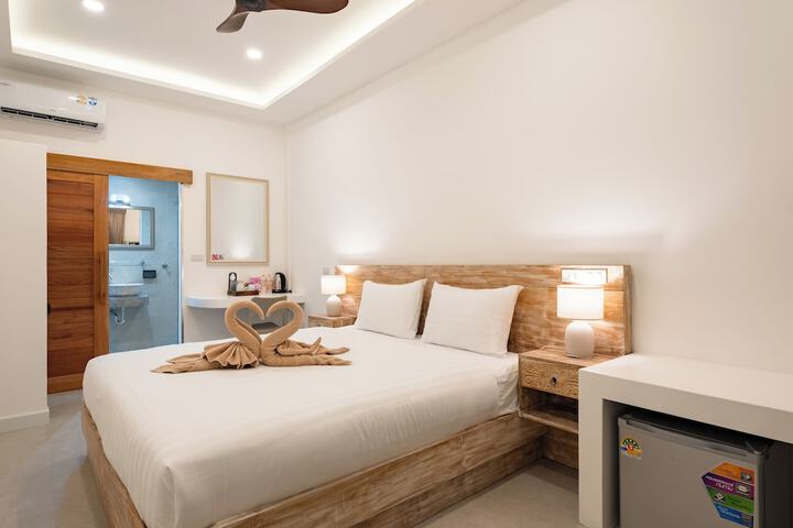 Room 6 of 28