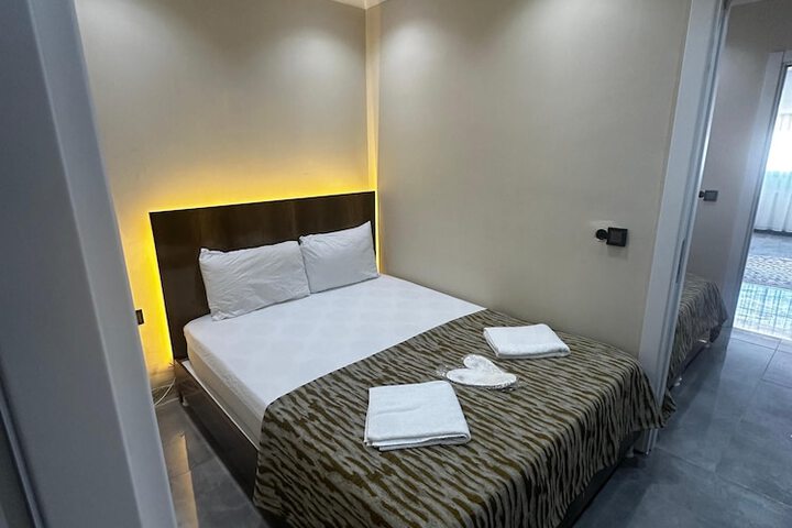 Room 13 of 40