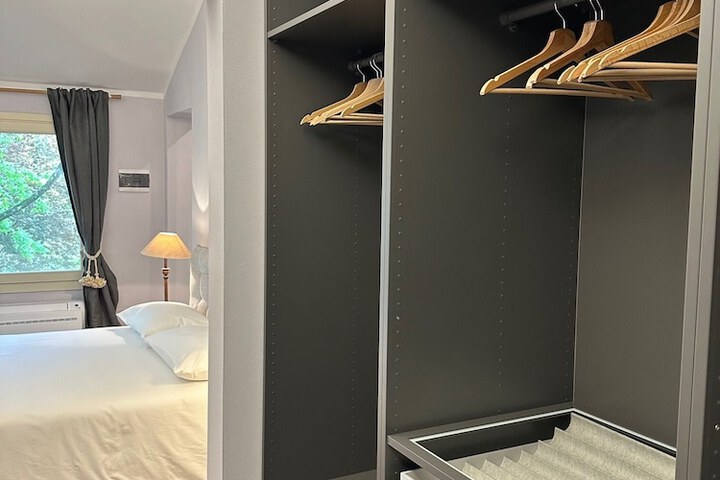 Room 4 of 49