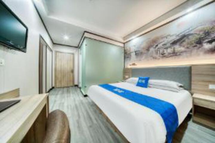 Room 4 of 6