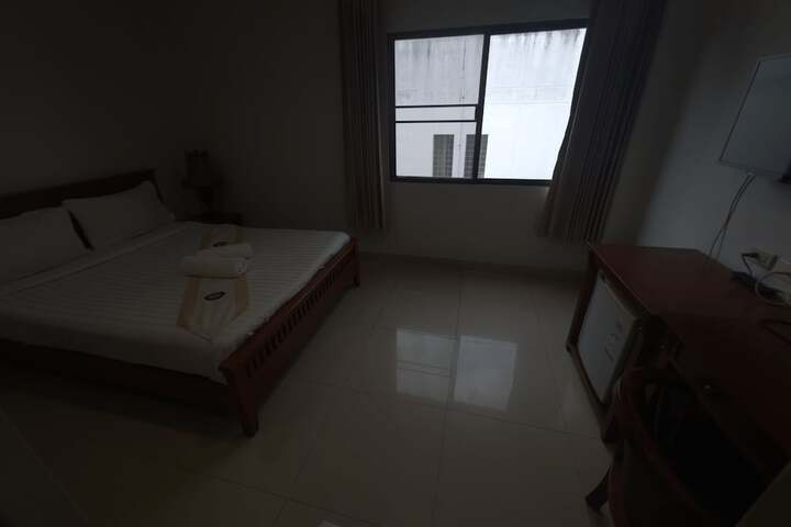 Room 13 of 31
