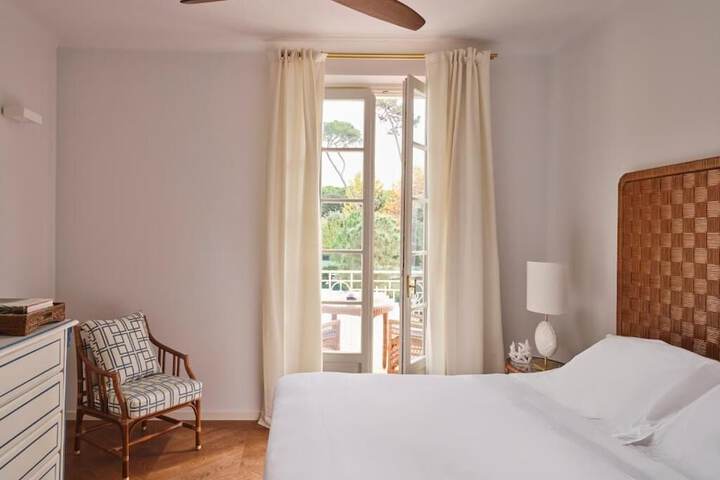 Room 3 of 53