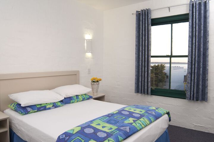 Room 14 of 37