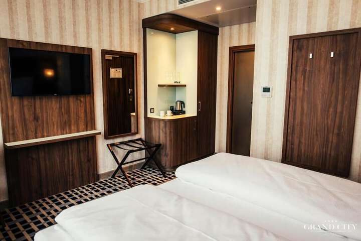 Room 15 of 60