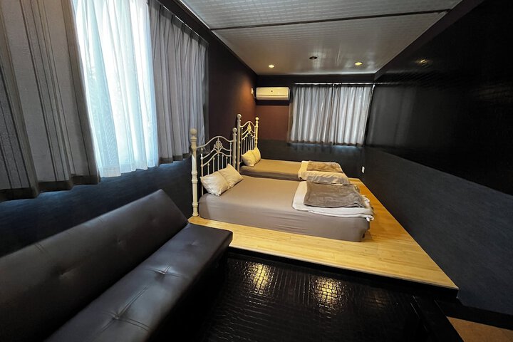 Room 46 of 172