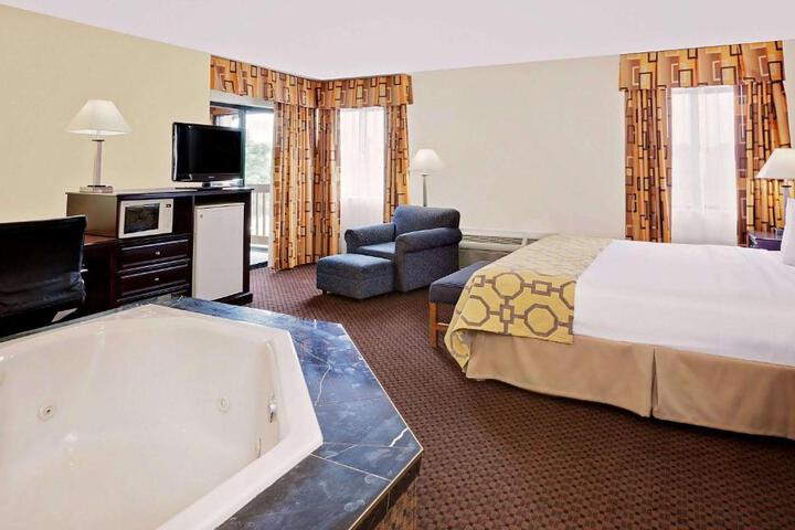1 King Bed (3 of 16)