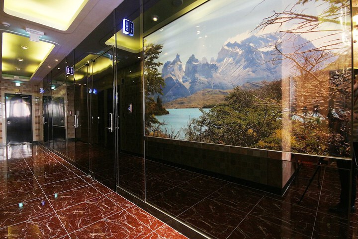 Ballroom/Hall 30 of 33