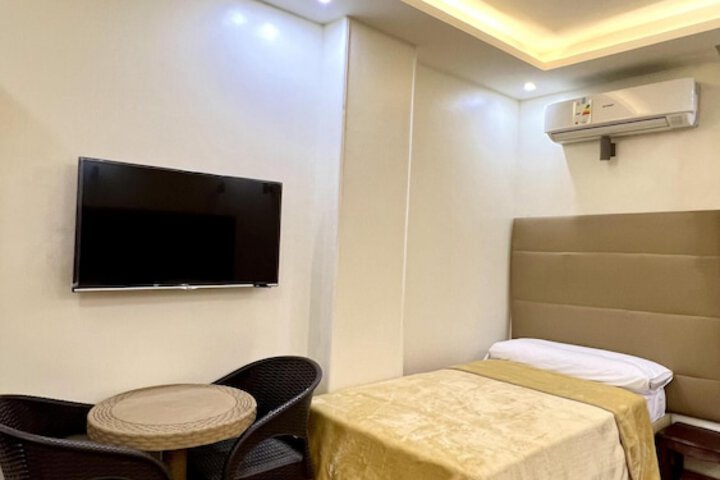 Room 12 of 37