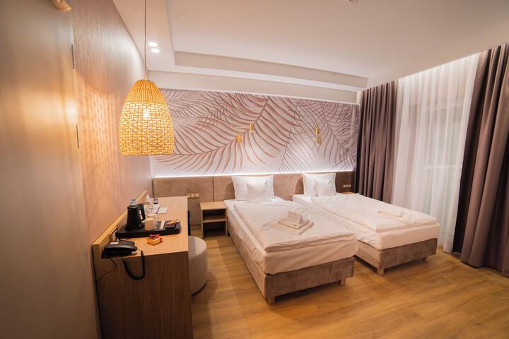 Room 12 of 40