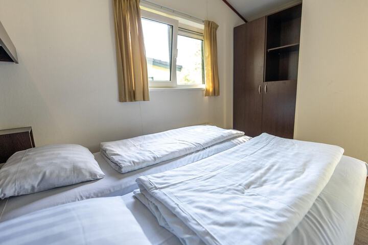 Room 2 of 32