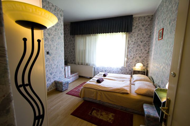 Room 7 of 32
