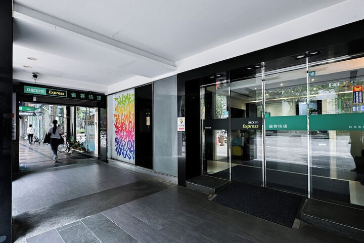 Hotel 76 of 83