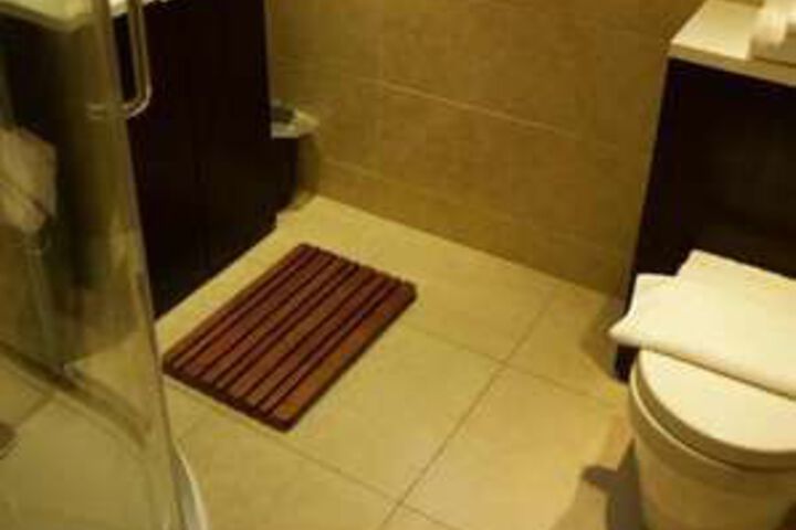 Room 4 of 17