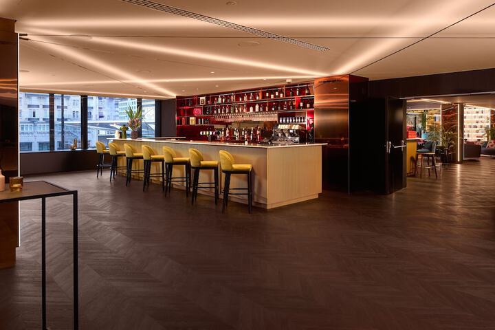 Lounge 86 of 109