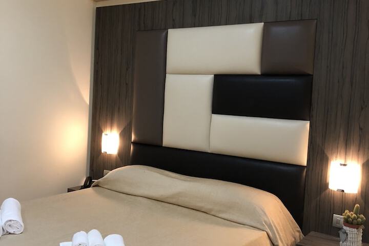Room 7 of 48