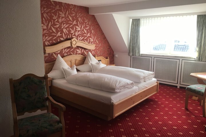Room 4 of 27