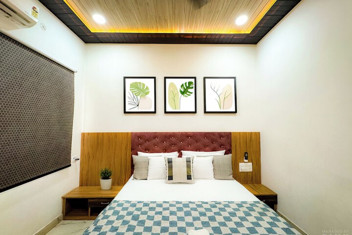 Room 13 of 32